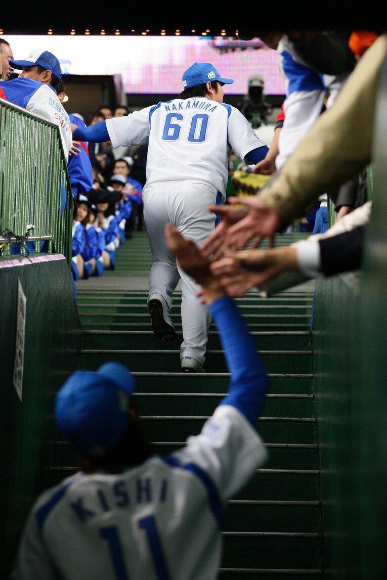 「サンペイ、三振してもいいからさ」“おかわりくん”ブレイク前夜の西武・中村剛也を救った言葉《祝・史上14人目の450本塁打》(14)