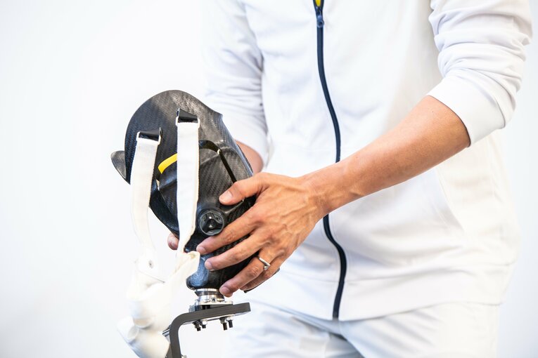 義足を脱ぐと血だらけ…“世界4位”秦由加子が松岡修造に教える「過酷すぎる」パラトライアスロンの世界(9)