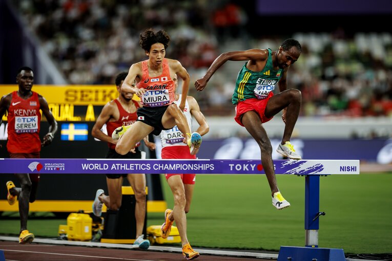 【東京世界陸上】美しいハードリングを武器に危なげなく予選を通過する三浦。実力の高さを見せた　©Kiichi Matsumoto