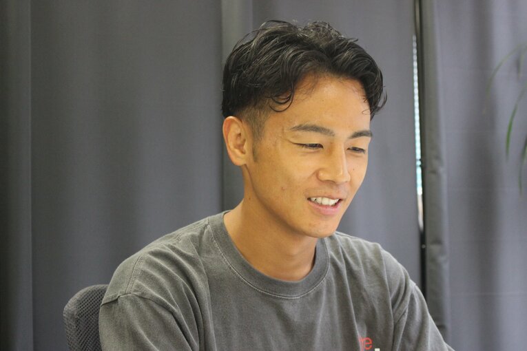 インタビュー中に笑顔を見せる武居由樹　©Number Web