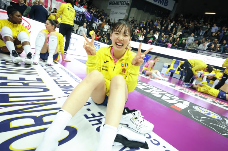 各国の代表選手がそろう強豪イモコ・コネリアーノ。セッター関菜々巳（25歳）はチームメイトたちの優しさに救われていると話す　©Takahisa Hirano