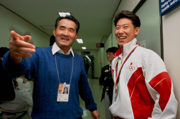 キャスターとして参加した1988年ソウル五輪で競泳・鈴木大地（右）を激励する長嶋茂雄。12年間の“浪人時代”はメディアに引っ張りだこだった ／ photograph by JMPA