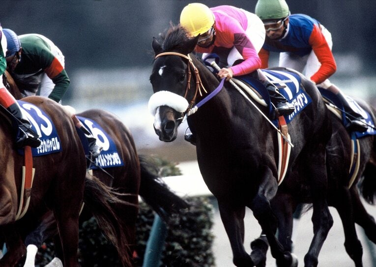1994年、無敵の強さを誇ったナリタブライアンは三冠レースに続き有馬記念も制覇　©BUNGEISHUNJU