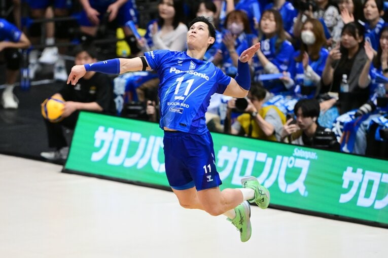 ここ一番で勝負強さを発揮する西田有志。昨季は休養した日本代表にも復帰し、いっそう期待が高まる　©︎AFLO SPORT