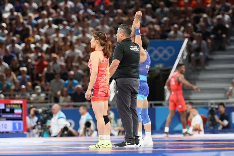 レスリング女子50kg級1回戦、須崎優衣vs.ビネシュ・フォガト　©Kaoru Watanabe/JMPA