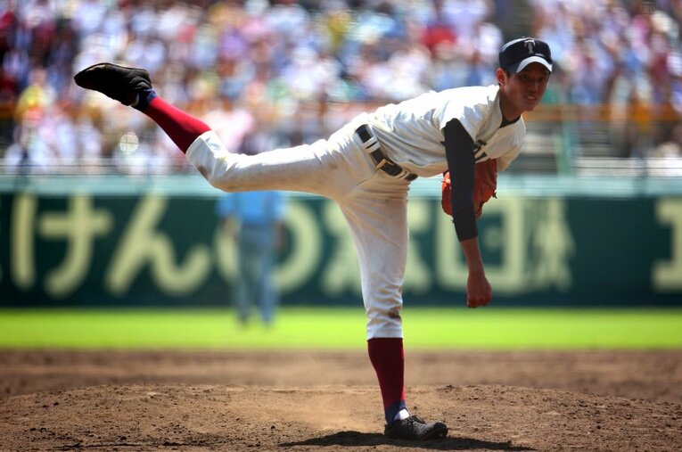 2012年の甲子園で春夏連覇を果たした大阪桐蔭・藤浪晋太郎。決勝史上最速の153キロも記録した ／ photograph by Toshiro Kitagawa/AFLO