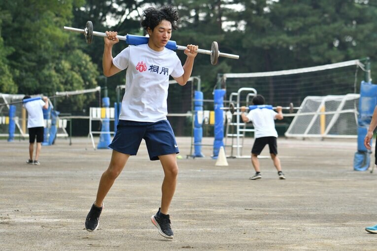 トレーニングに励む現在の桐朋中高陸上部のメンバーたち　©Hideki Sugiyama