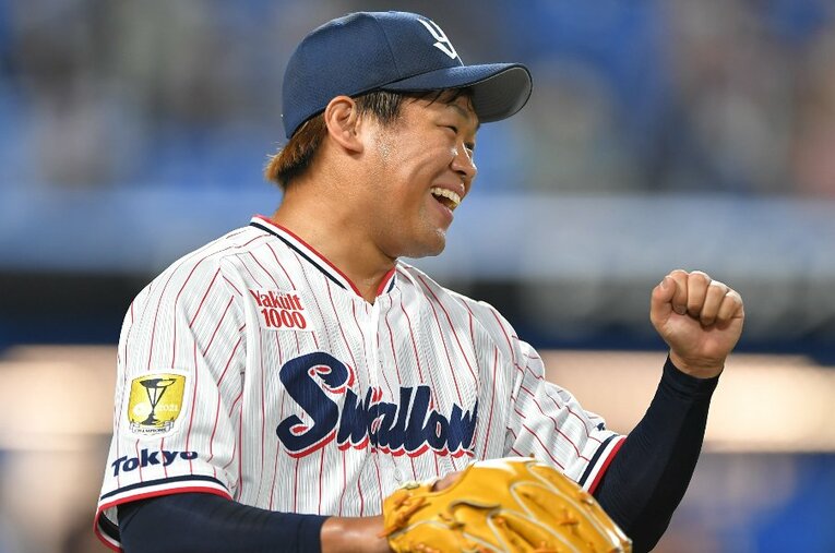 5月24日の交流戦ヤクルト対日本ハム。10回表、ヤクルト6番手・田口麗斗は無死満塁のピンチを20球無失点で切り抜けた ／ photograph by Sankei Shimbun