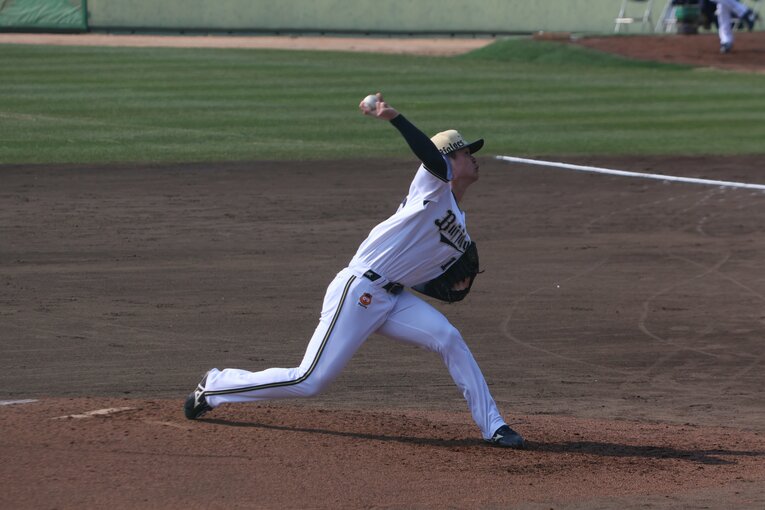 キャンプでの寺西　©Fumi Sawai