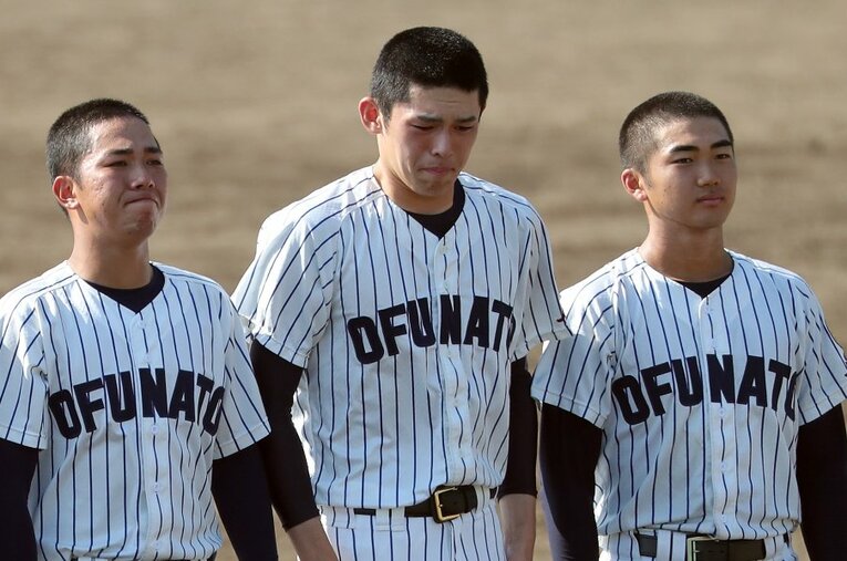2019年7月25日、岩手県大会決勝で花巻東に2-12で敗れ、大船渡高・佐々木朗希の“最後の夏”は終わった。前日に129球を投げていた佐々木はこの日出場しなかった ／ photograph by Sankei Shimbun