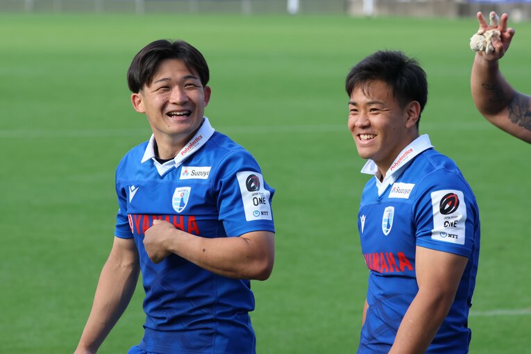 左／家村健太（静岡ブルーレヴス）　©Nobuhiko Otomo