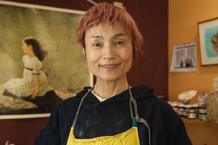 現在は盛岡でパン店を営む菅原初代さん。幼い頃から感じていた食事に関する疑問や、現在の生活などについて聞いた ／ photograph by Wataru Sato