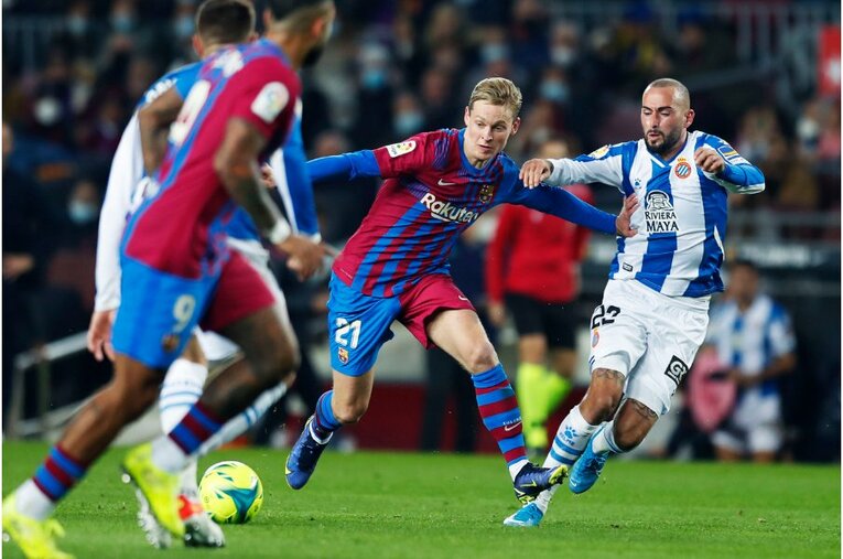 シャビ新監督41歳は暗黒バルサを救えるか 《メッシとの黄金連係・涙を撮ったカメラマン》が就任会見・初采配に見た“希望”とは(39)