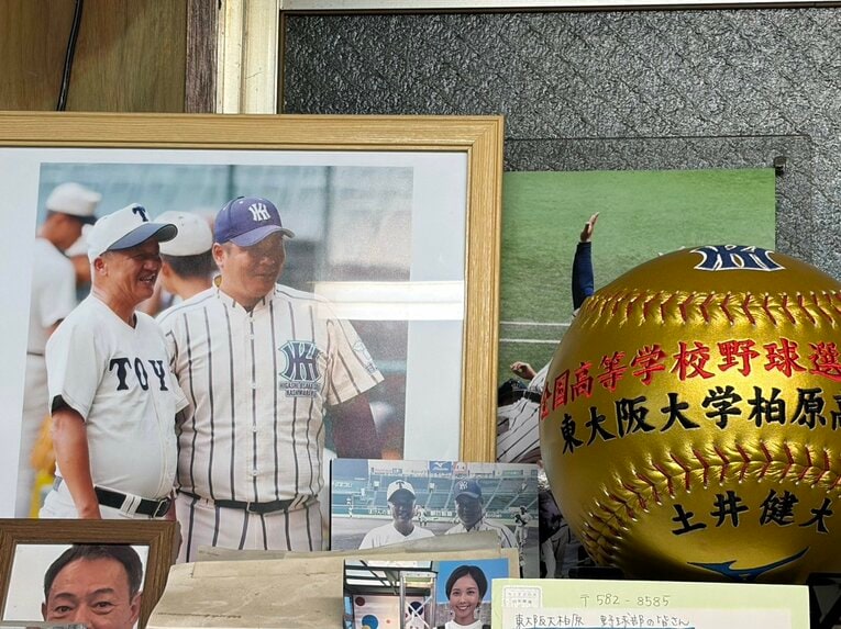 昨夏は14年ぶりに夏の甲子園に出場した。履正社時代の恩師・岡田龍生監督とも再会　©Fumi Sawai