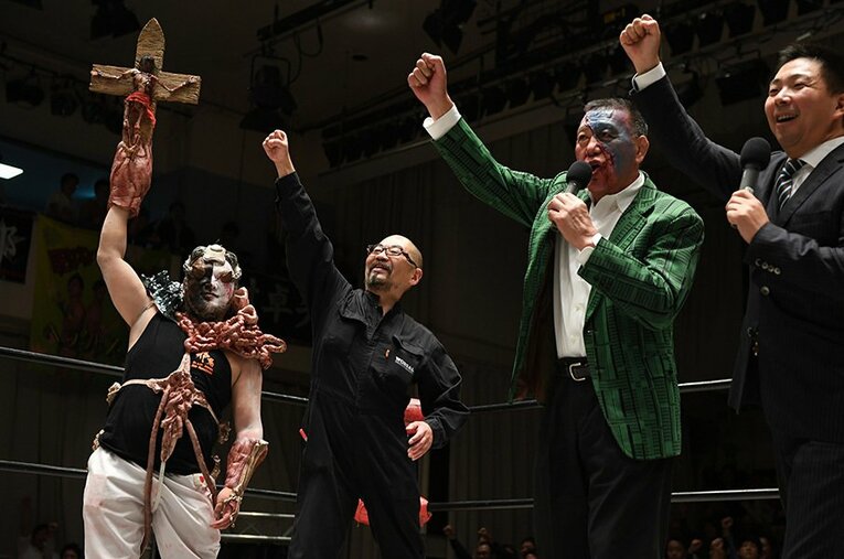 左から、沼澤邪鬼、西村喜廣監督、グレート小鹿会長、登坂栄児社長。 ／ photograph by Essei Hara