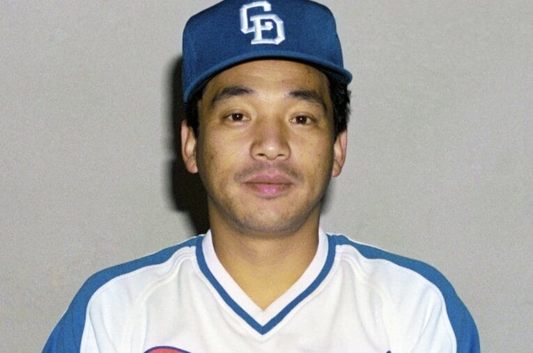 1986年オフにロッテから中日にトレードされた落合博満。1億3千万円（推定）でサインし、日本人選手初の1億円プレーヤーに　©KYODO