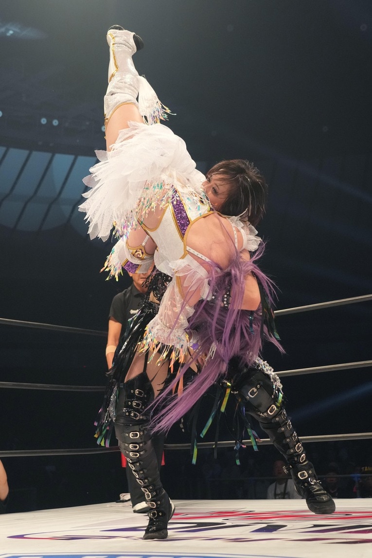 スタークラッシャーで中野たむを叩きつける上谷沙弥　©Essei Hara