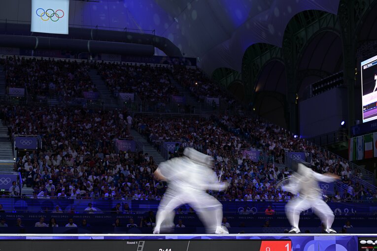 男子フルーレ個人3位決定戦、飯村一輝vs.ニック・イトキン　©Takuya Kaneko/JMPA