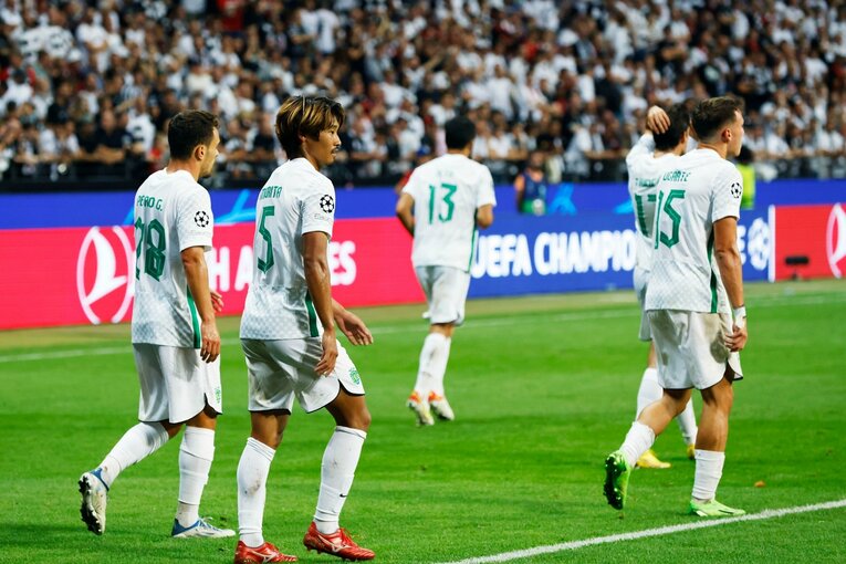 「“鎌田大地と守田英正が一緒に写った1枚”を狙いたいけど…」「長谷部誠はすでにコーチのように」CL日本人対決と“美しい夕焼け”撮影ウラ話(60)