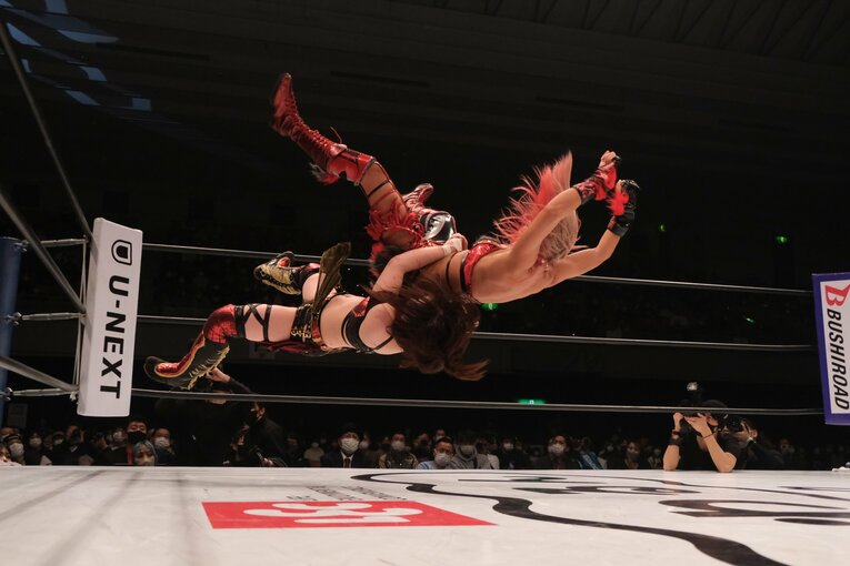 「ジュリアvs鈴季すず」はなぜ“最高に映える”タイトルマッチだったのか？ 試合直後の“姉妹”が明かしたそれぞれの「25分4秒」(80)