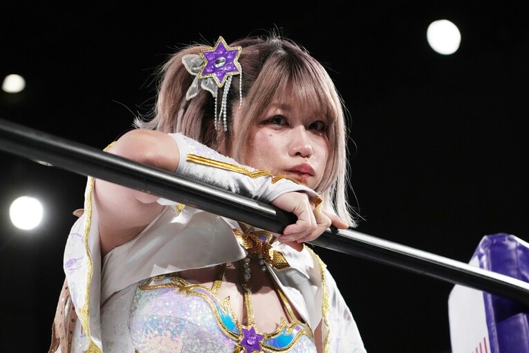 思いつめた表情の中野たむ　©Essei Hara