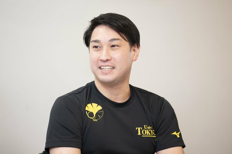 水泳部で学んだプロセスを社会でも活かしてほしいという押切コーチ　©Keiji Ishikawa