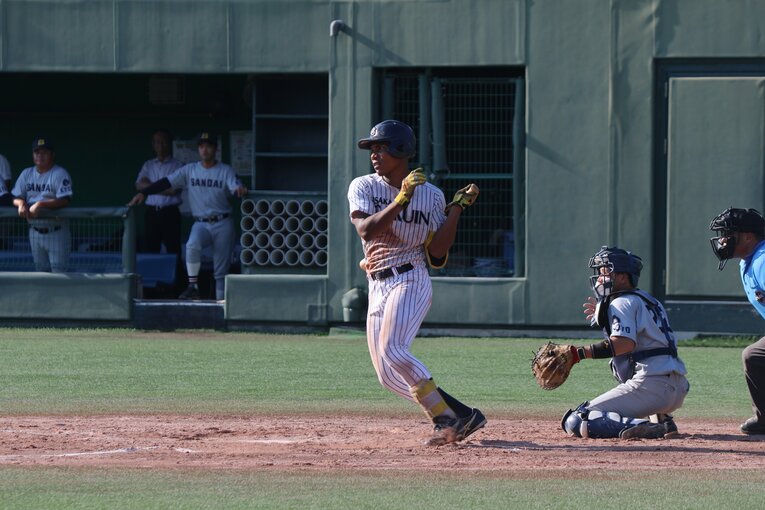 恵まれた体躯からのフルスイングは豪快そのもの　©︎Fumi Sawai