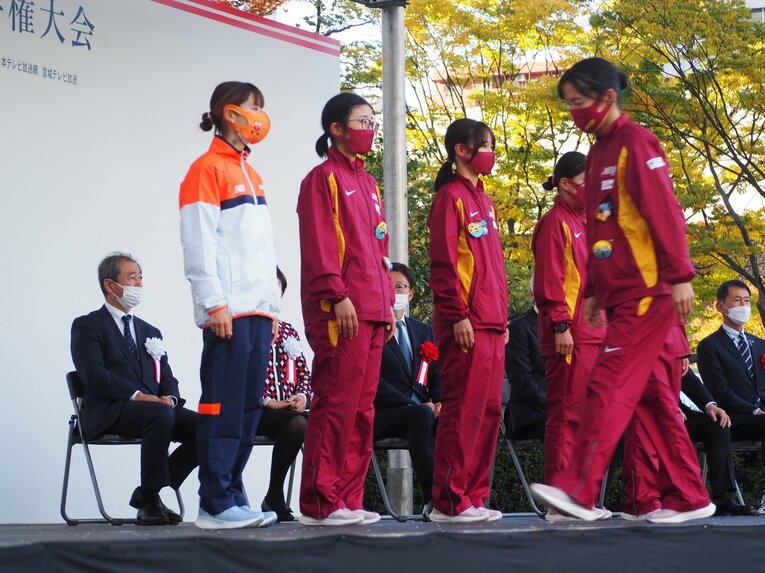 区間賞の表彰、6区中5区間は優勝した名城大学の選手が獲得。区間賞の顔ぶれだけを見ると、不破が一強に一矢報いた格好となった　©Yu Saito