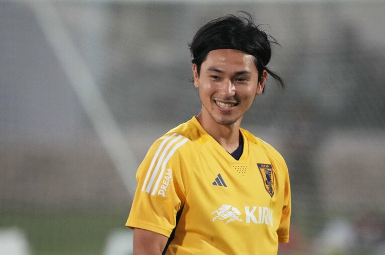 ドーハで日本代表のトレーニングに参加した南野。トルシエはドイツ戦のキーマンに指名した ／ photograph by Getty Images