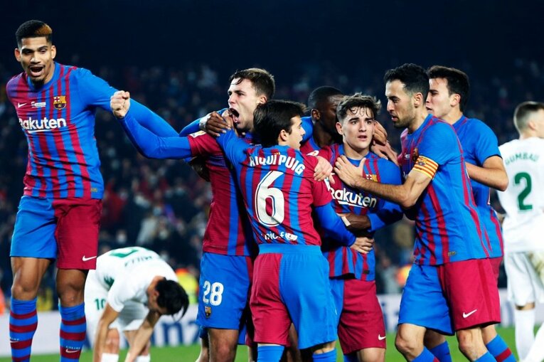 久保建英vsバルサがW杯イヤーのリーガ初戦… 年末の試合で見た「タケの身体の進化」と新星たちの奮起〈撮影者の視点〉(24)