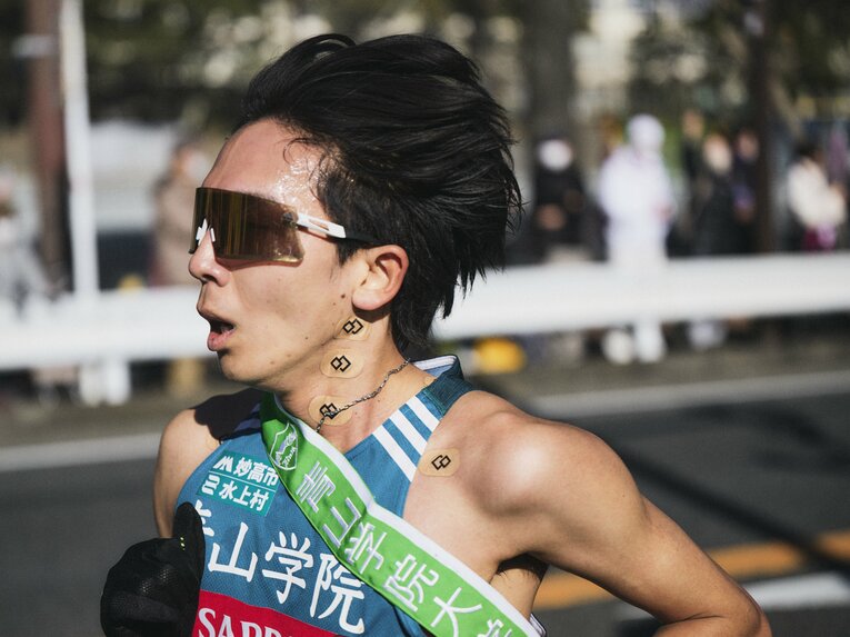 青学大の3区・鶴川正也。4年生にして箱根を走るのは初 ©Yuki Suenaga