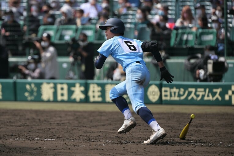 攻守に貢献度の高いプレーで2年生からレギュラーを掴んだ津田。今年のセンバツでは背番号6をつけて準優勝に貢献した　©Hideki Sugiyama