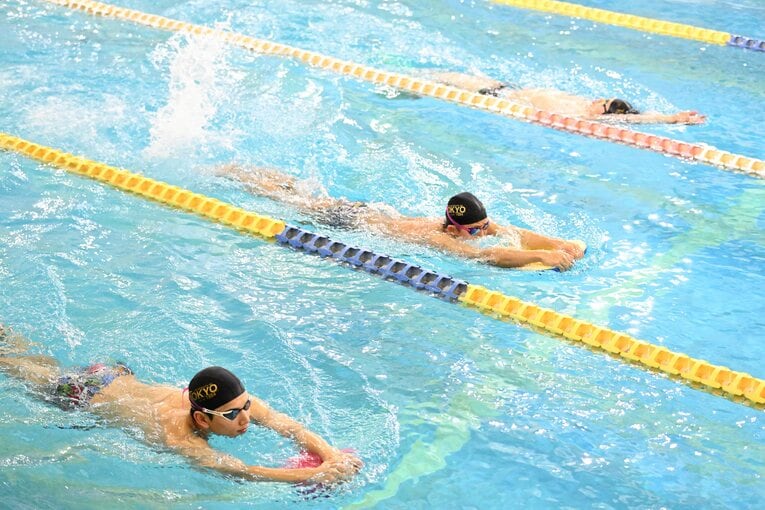 東大水泳部の練習風景　©Keiji Ishikawa