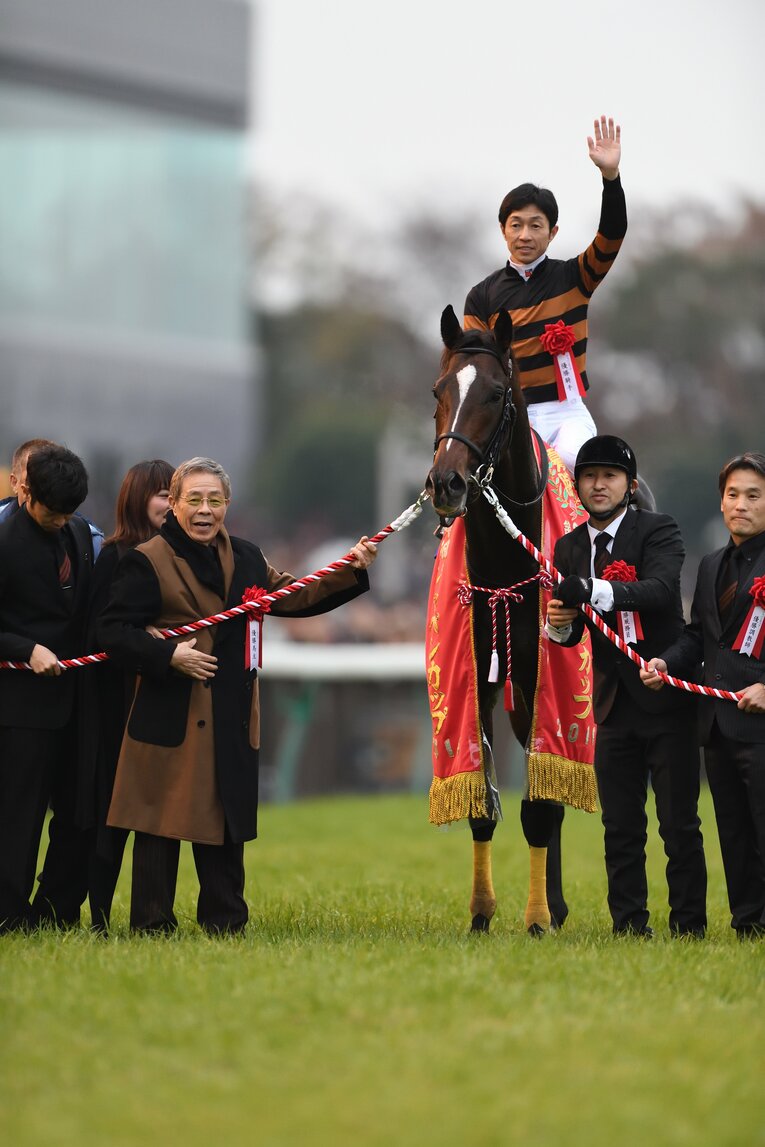2017年ジャパンカップ制覇時の口取り式　©Keiji Ishikawa