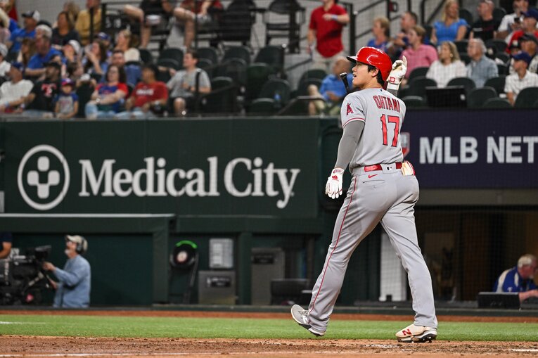 読み的中で柵越えの確信を感じさせる19号を放った時の表情　©Nanae Suzuki