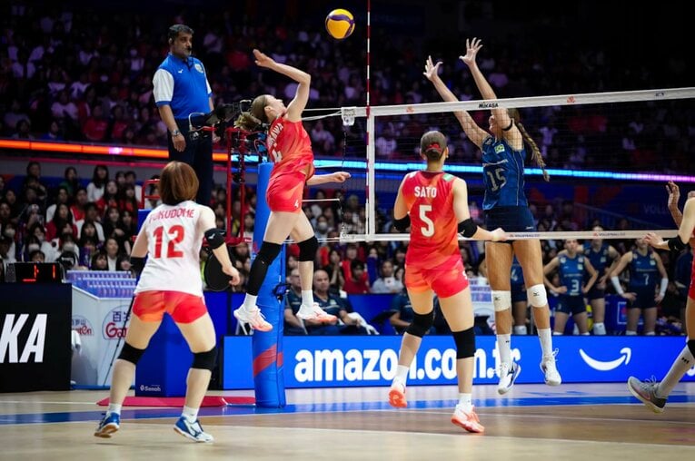 石川真佑（VNLブラジル戦）　©︎Volleyball World