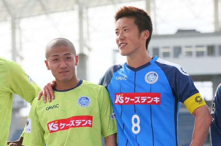 水戸ホーリーホックの“H&Mコンビ”としてJ2リーグを席巻した林陵平と前田大然（2017年）　©J.LEAGUE