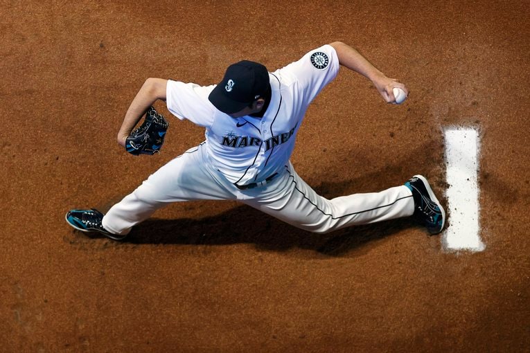 ブルペンで投げ込む菊池雄星　©Getty Images