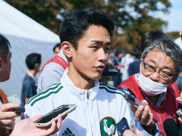 日本人トップながら冷静な面持ちで取材に応じる前田　©Yuki Suenaga