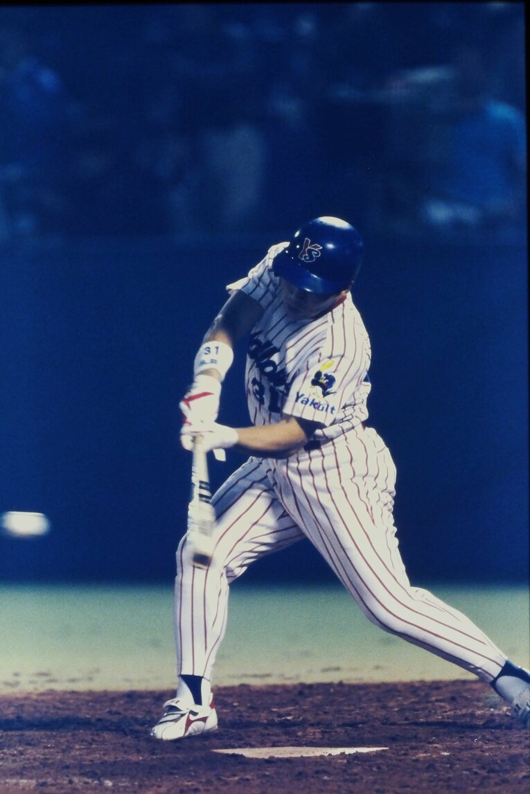 1997年、西武との日本シリーズでの真中のバッティング　©Koji Asakura