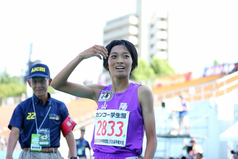 中3時の国体800ｍで優勝した高橋。高3までの選手が出場できる少年女子共通種目で中学生が勝つのは異例の事態だった　©AFLO