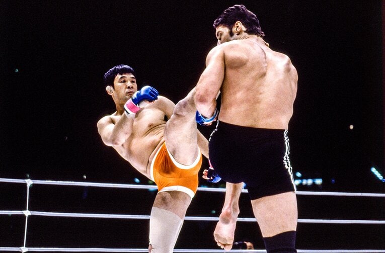 2000年1月、PRIDEの初代王者を決めるために開催された「PRIDE GRANDPRIX 2000」の開幕戦でガイ・メッツァーにTKO勝ち