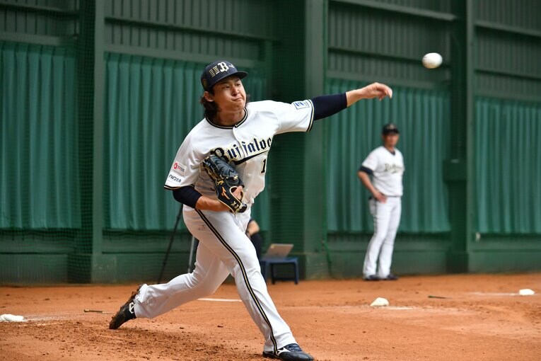 投球練習する宮城　©︎Hideki Sugiyama