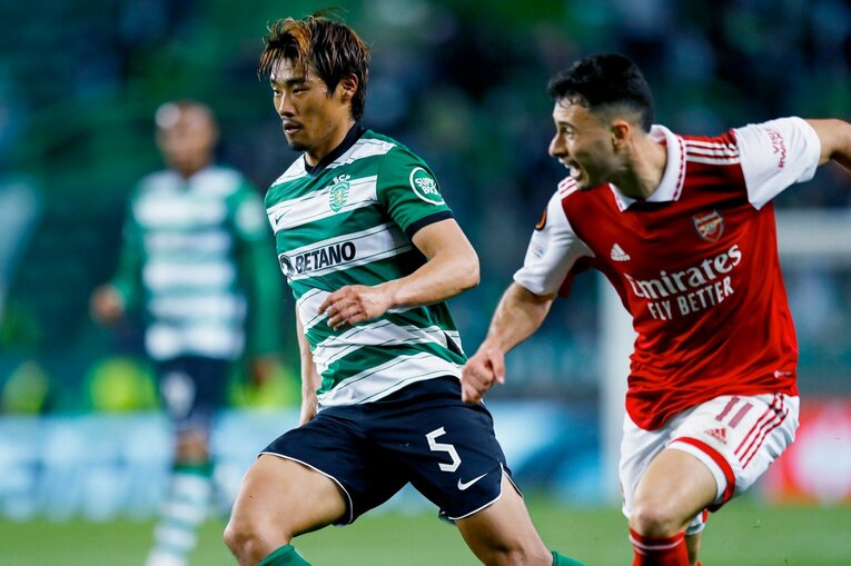 「モリタ、モリタ」とポルトガル地元カメラマン称賛…冨安健洋vs守田英正が「試合後にユニ交換」“EL日本人対決”を撮った(44)