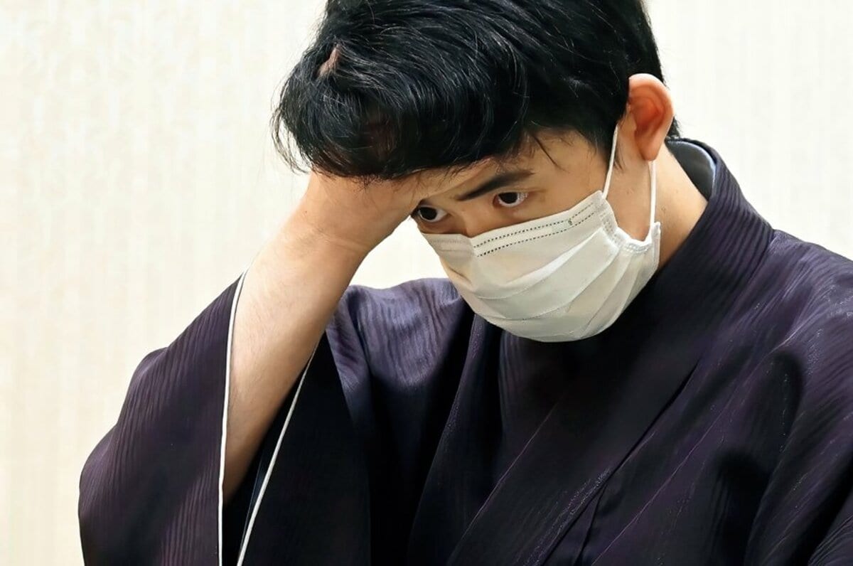 フォト】「盤上没我」 藤井竜王が一夜明け会見 - 産経ニュース
