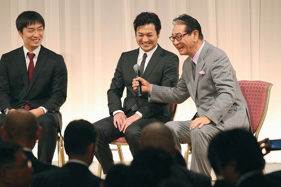 「慕われる監督」では行き詰まる!?高橋由伸よ、絶対権力者を目指せ。＜Number Web＞ photograph by Kyodo News