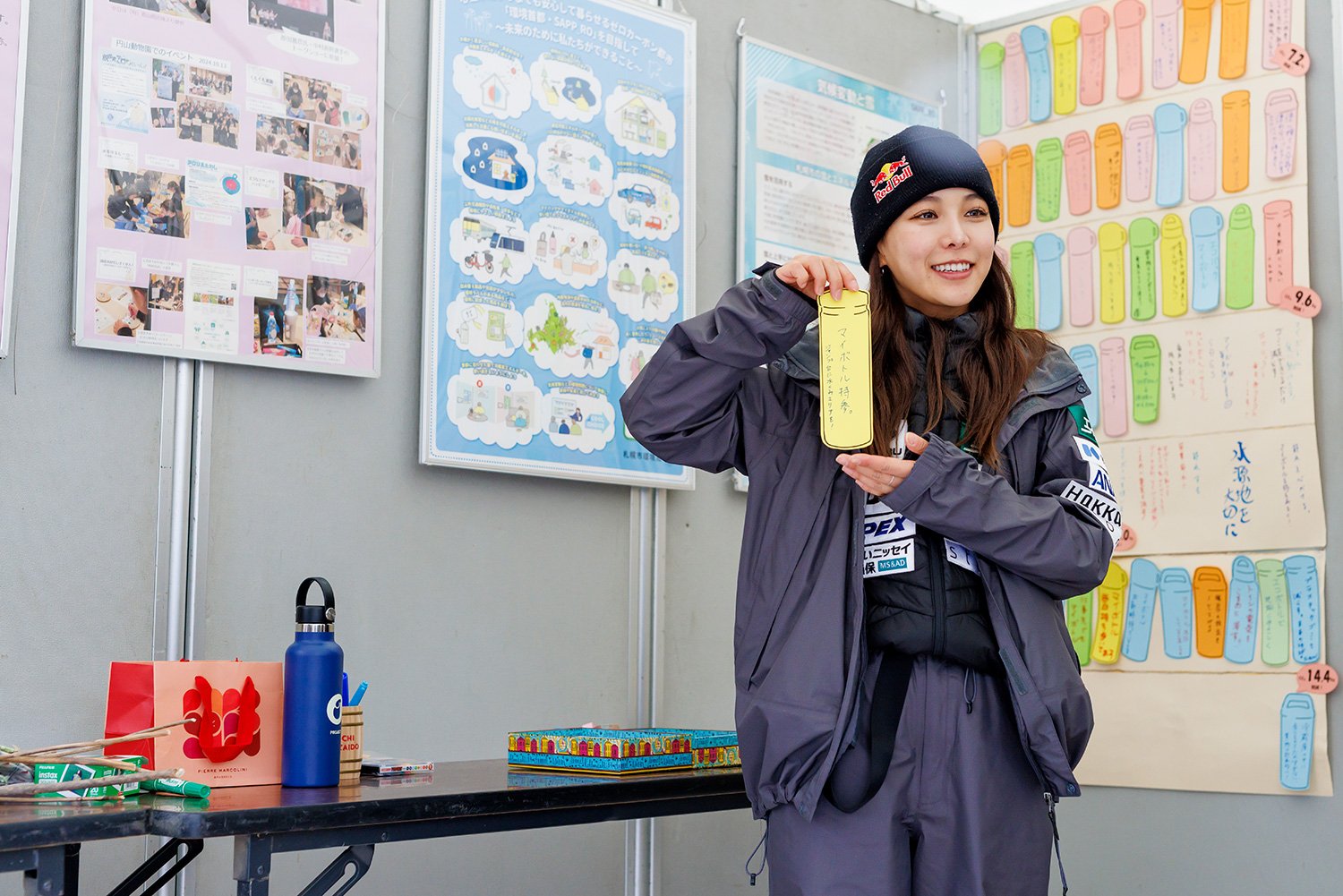 高梨さん自身も「マイボトル持参。ジャンプ台に水くみエリアを!」と書いて「宣言」に参加