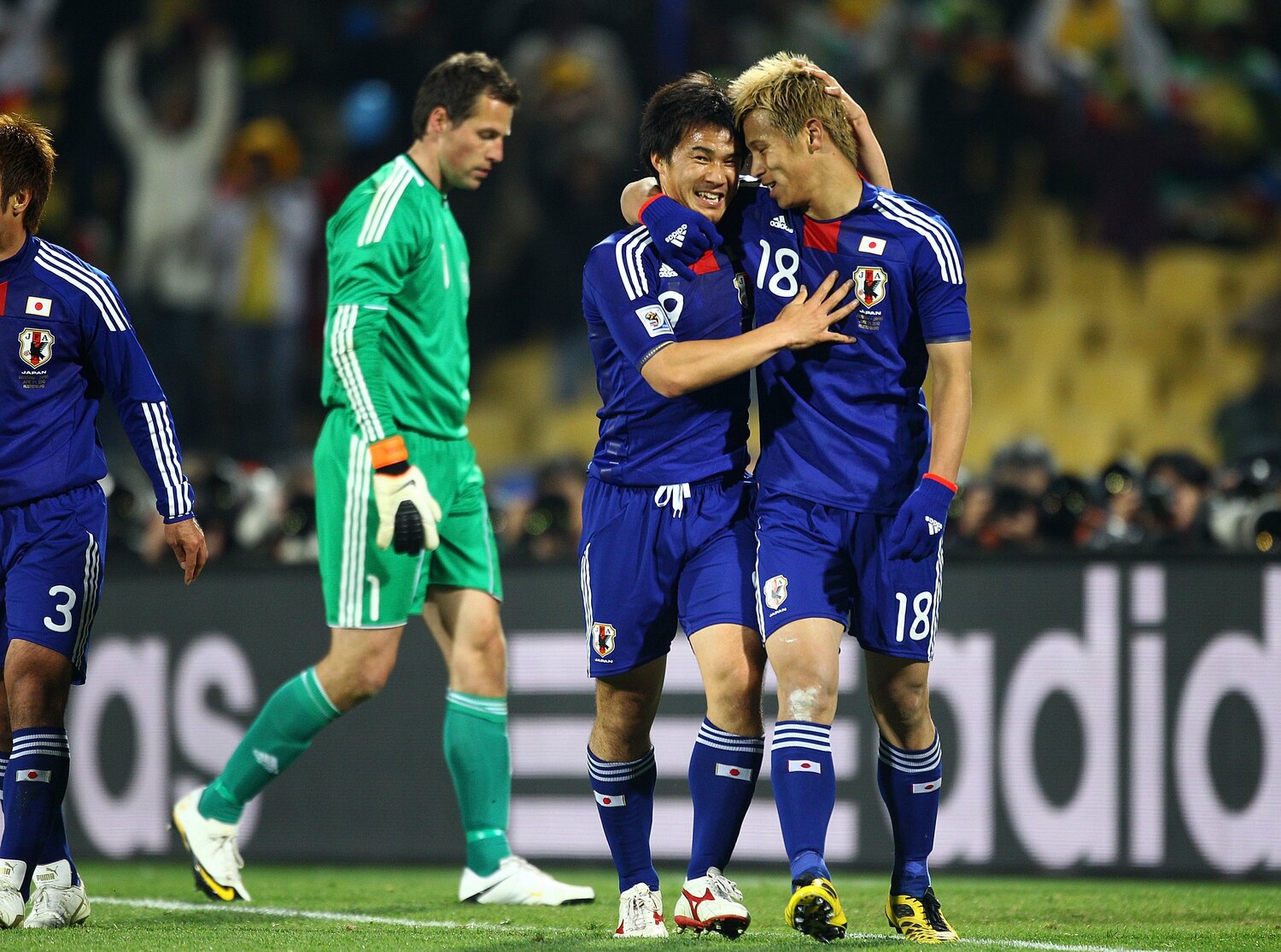 W杯初ゴールは、盟友・本田圭佑のパスを受けて（2010年南アW杯）　©︎Getty Images