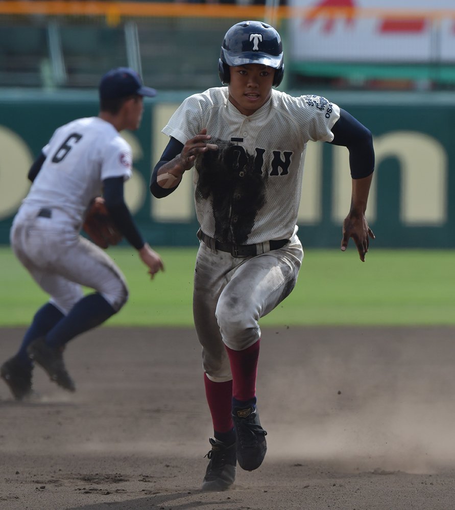 大阪桐蔭時代の根尾昂も果敢な走塁を見せていた ©Hideki Sugiyama