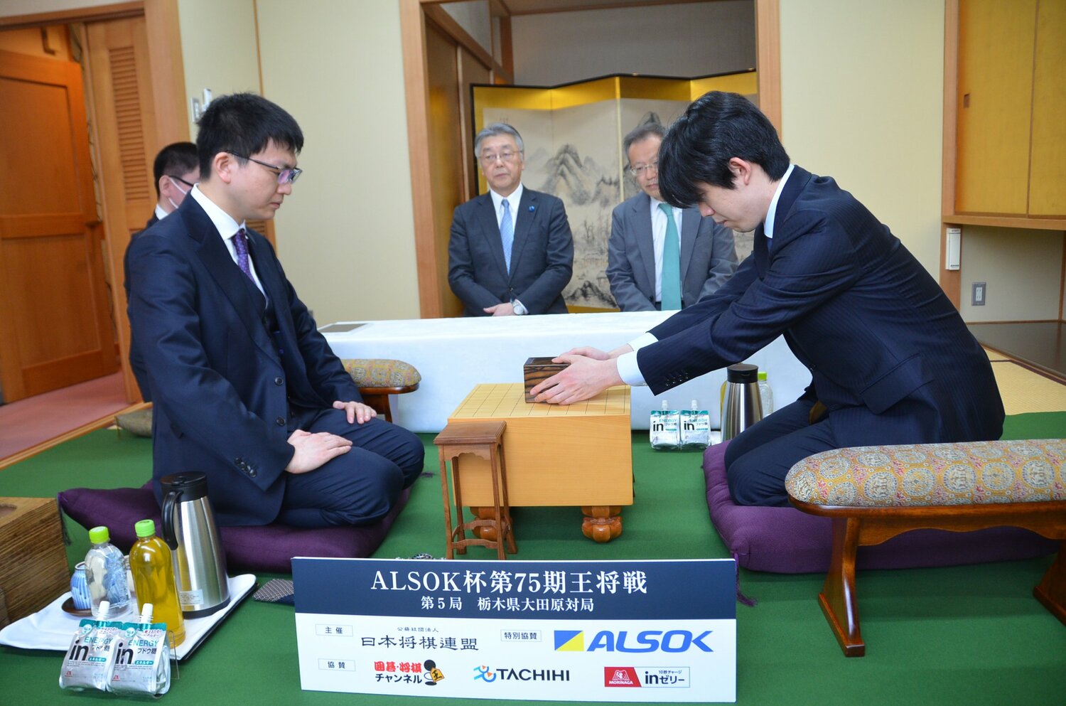 第5局前日検分の様子　©日本将棋連盟